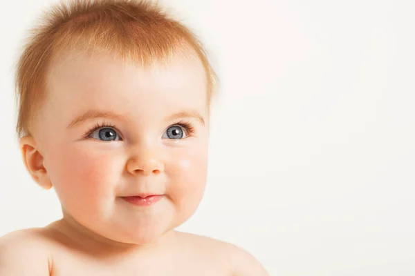 Bebê Feliz Com Cabelo Peludo — Fotografia de Stock