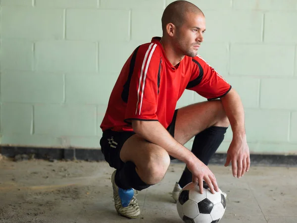 Soccer Player Crouching Ball Side View — Stock Photo, Image
