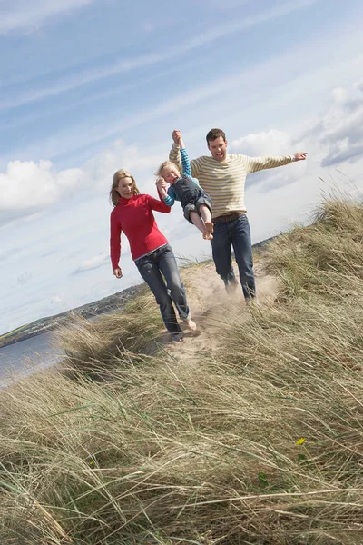 Parents Lifting Daughter Sand Dunes — Stock Photo, Image