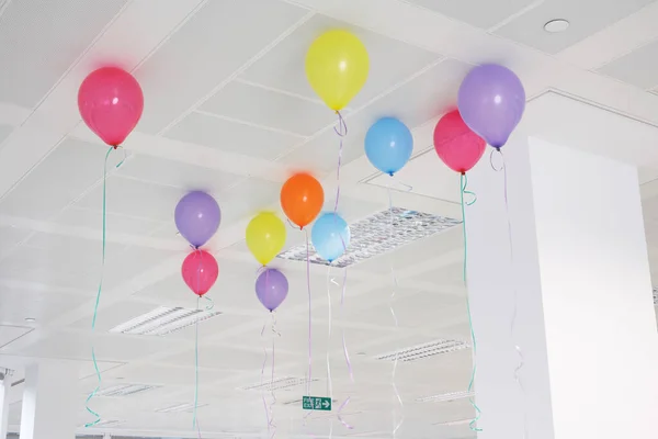 Party Balloons Hanging Ceiling Empty Office Space Low Angle View — Stock Photo, Image