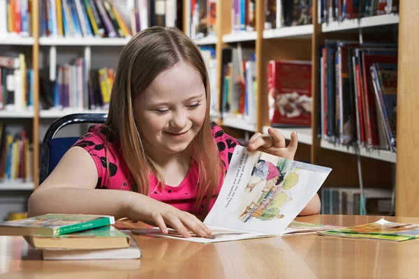 Menina Com Síndrome Sala Aula — Fotografia de Stock