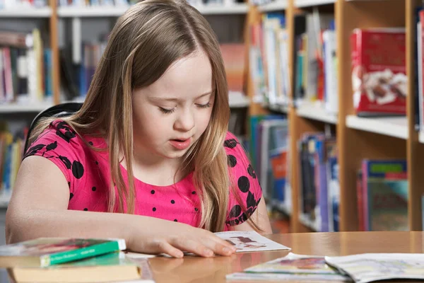 Niña Con Síndrome Aula —  Fotos de Stock