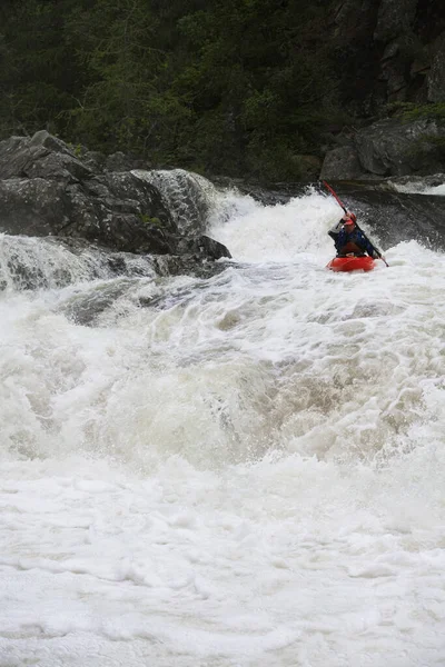 Hombre Kayak Río — Foto de Stock