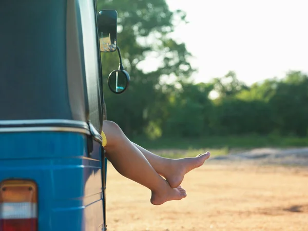 Young Woman Resting Vehicle Legs Visible — Stock Photo, Image