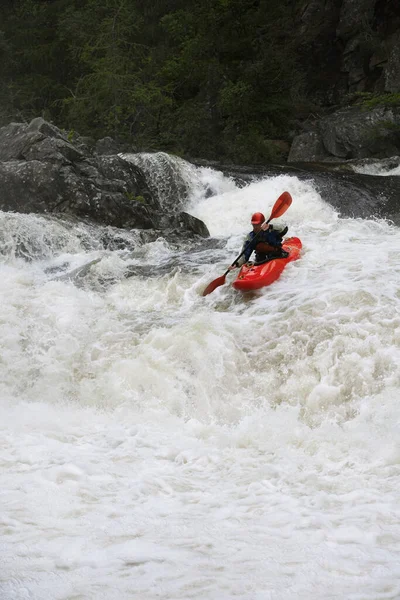 Kayak Uomo Nel Fiume — Foto Stock