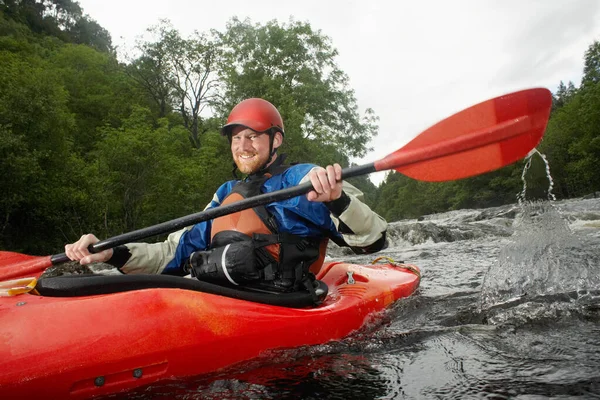 Kayak Uomo Nel Ritratto Del Fiume — Foto Stock