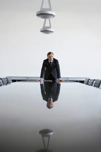 Business Man Standing Conference Table — Stock Photo, Image