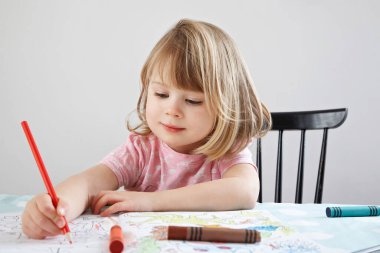 Kitaptaki kız (3-4) renklendirmesi