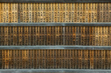 Japon Nara tahta tabletleri kaligrafi ile kaplıdır.