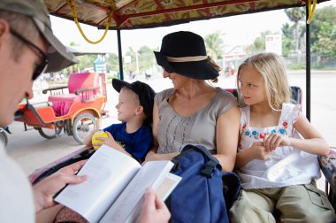 Rickshaw 'da Aile Biniciliği Fotoğrafı