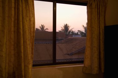 Pencereden Görünen Döşeme Çatı