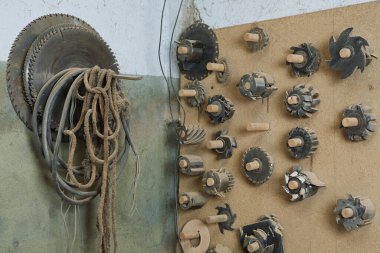 Rack 'te Tahta Testere Bıçakları