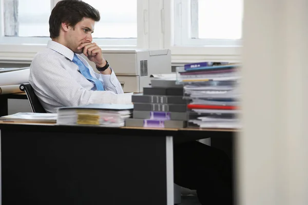 Hombre Negocios Trabajando Escritorio Oficina —  Fotos de Stock