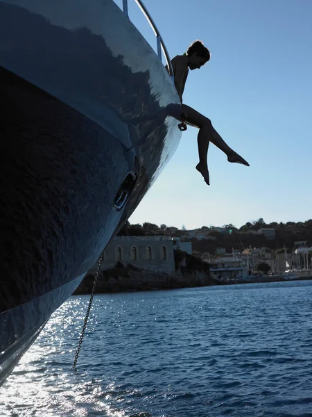Woman Feet Hanging Boat — Stock Photo, Image