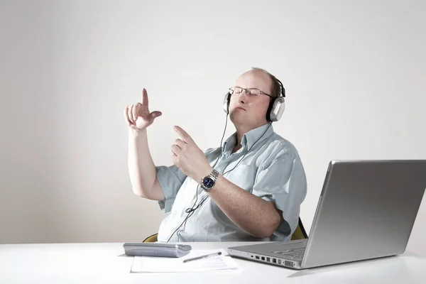 Businessman Earphones Relaxing Desk — Stock Photo, Image