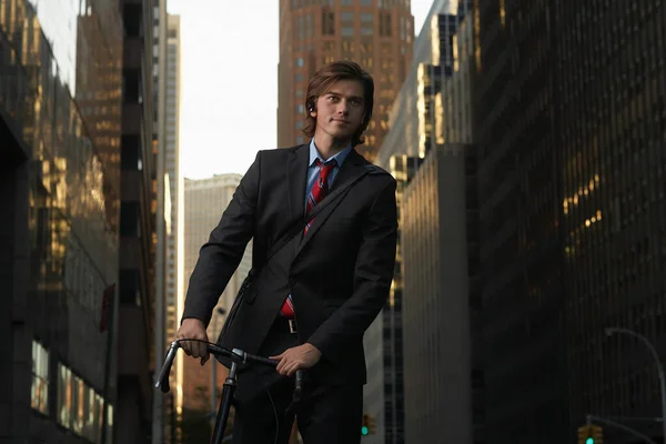 Man Standing Bicycle Street Portrait — Stock Photo, Image