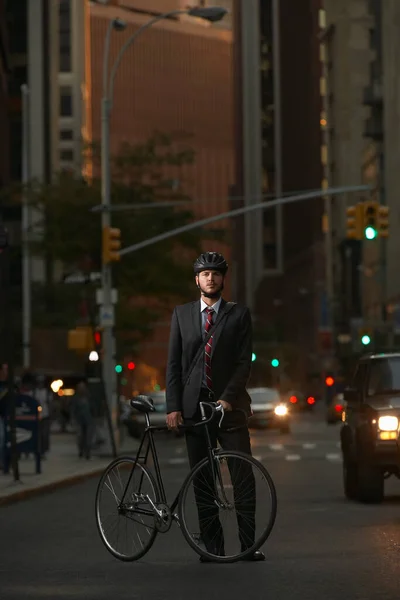 Homme Debout Vélo Dans Rue Portrait — Photo