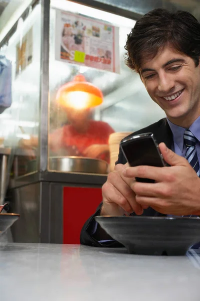 Young Business Man Using Mobile Chinese Bar — Stock Photo, Image