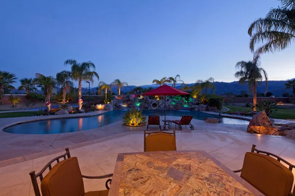 Piscine Avec Terrasse Extérieur Manoir Crépuscule — Photo