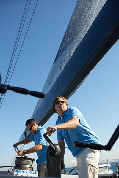 Två Manliga Sjömän Yacht — Stockfoto