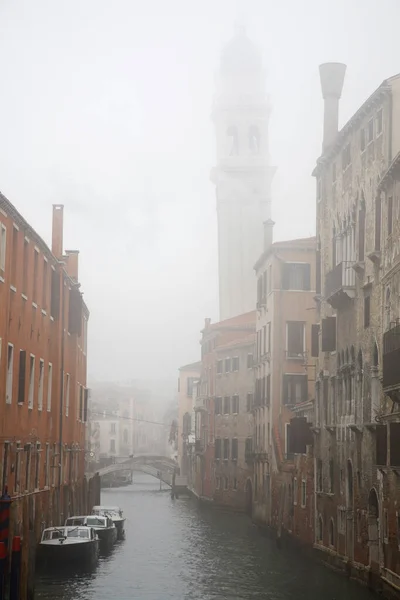 Italie Canal Venise Dans Brouillard Sur Fond — Photo