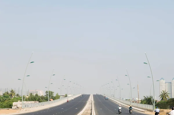 Motorcyklar Wide Highway Bakgrunden — Stockfoto