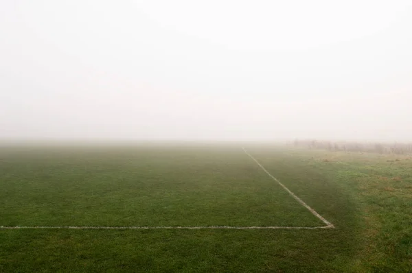 Dimma Ovanför Fotbollsplanen — Stockfoto