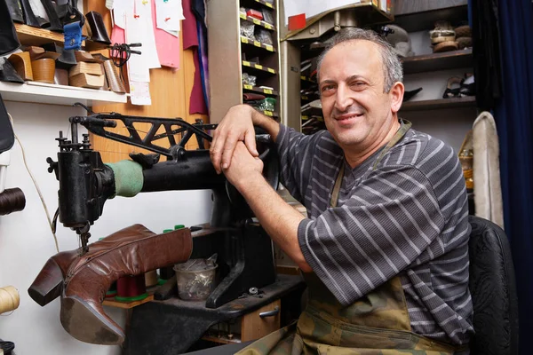 Shoemaker Naprawa Boot Shoe Shop — Zdjęcie stockowe