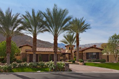 Lüks bir villanın cephesi