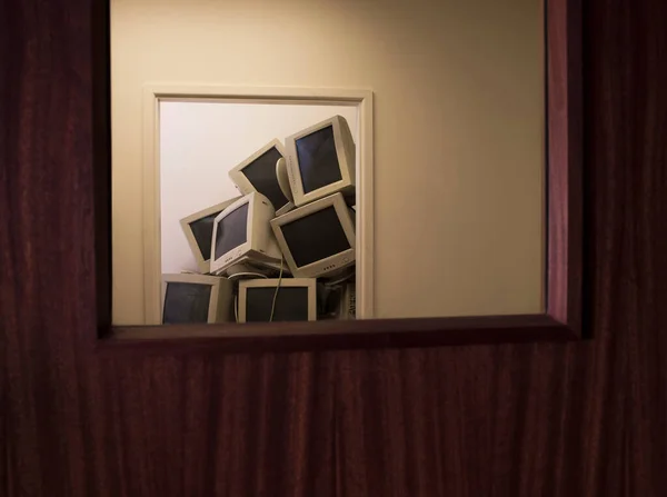 Pile Old Monitors Empty Office — Stock Photo, Image