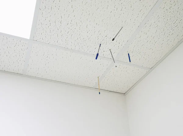 Ofis Tavanında Tükenmez Kalem — Stok fotoğraf