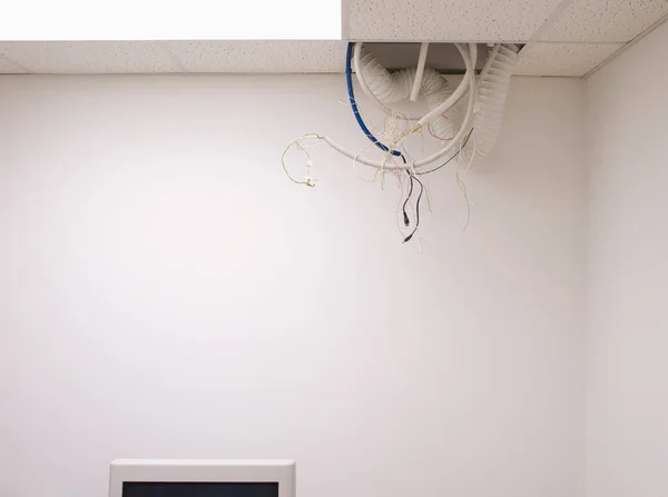 Ofis Tavanında Karışık Asılma — Stok fotoğraf