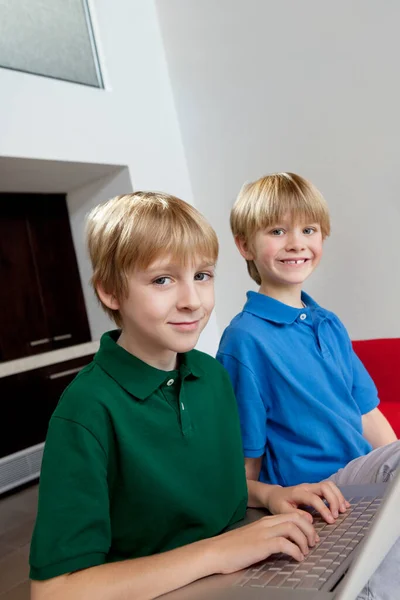 Portrait Blond Brothers Using Laptop — Stock Photo, Image