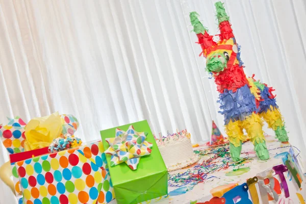 Group Gifts Birthday Cake Table — Stock Photo, Image