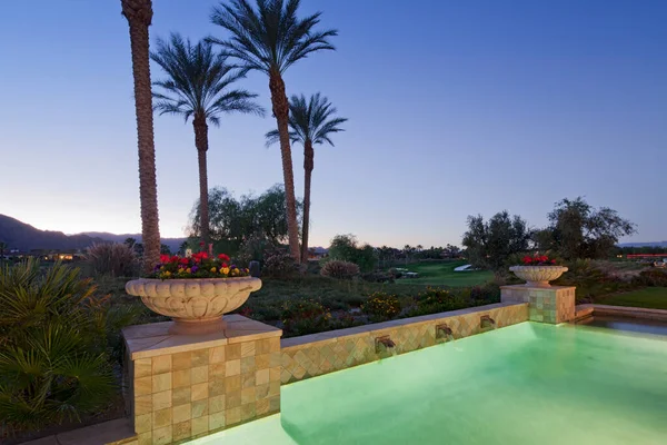 Piscina Con Paisaje Fondo — Foto de Stock