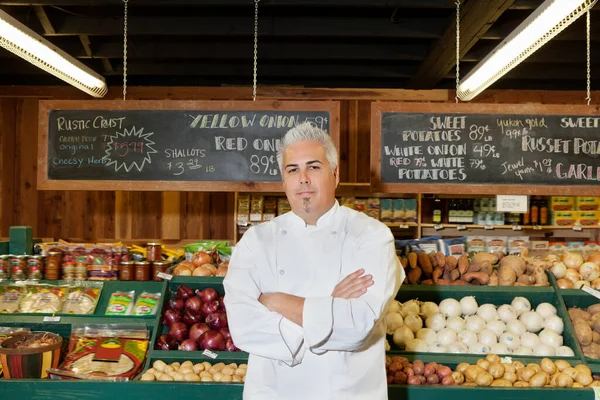 Retrato Chef Adulto Medio Con Los Brazos Cruzados Mercado Agricultores —  Fotos de Stock