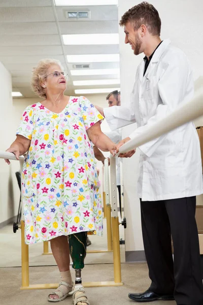 Young Technician Communicating Senior Woman Having Ambulatory Therapy — Stock Photo, Image