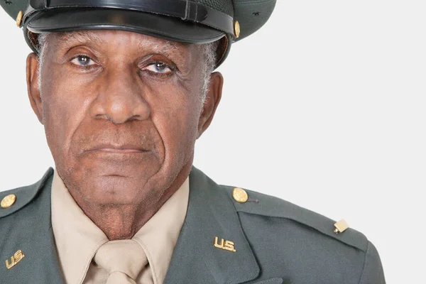 Close Portret Van Een Senior Mannelijke Amerikaanse Militair Grijze Achtergrond — Stockfoto