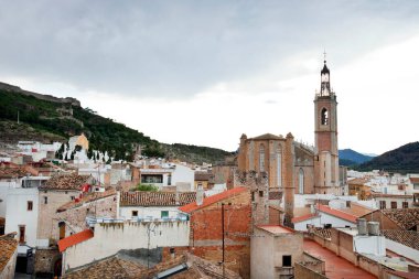 Arka planda Sagunto, İspanya 'nın çatıları