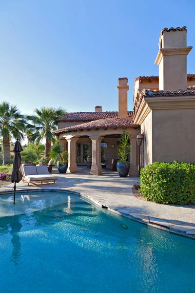 House Exterior Pool — Stock Photo, Image