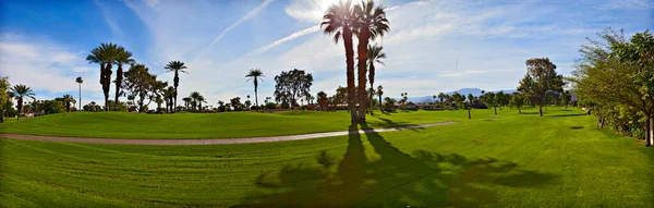 Arka Planda Golf Sahası Manzarası — Stok fotoğraf