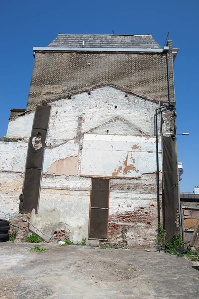 建筑物被拆除后的剩余轮廓 — 图库照片