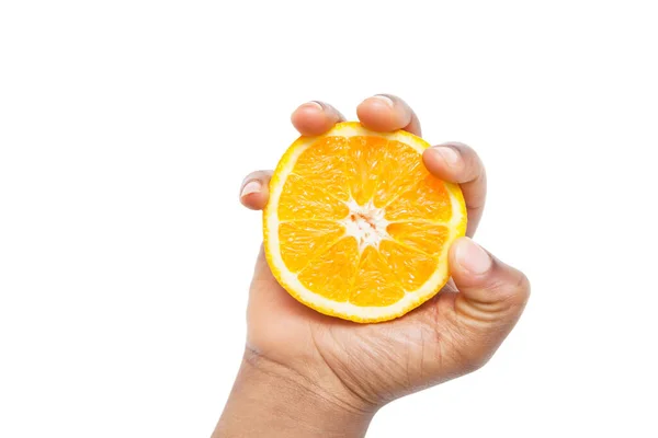 Schnappschuss Einer Hand Die Geschnittene Fruchtfleisch Orange Vor Weißem Hintergrund — Stockfoto