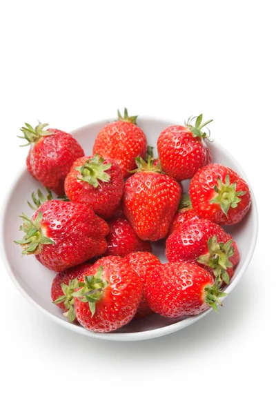 白底草莓满满一碗 — 图库照片
