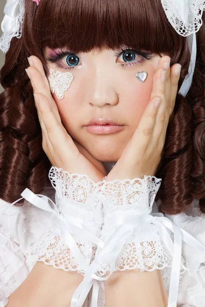 Retrato Jovem Mulher Bonito Traje Boneca Sobre Fundo Cinza — Fotografia de Stock