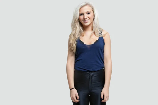 Portrait Young Woman Standing Gray Background — Stock Photo, Image