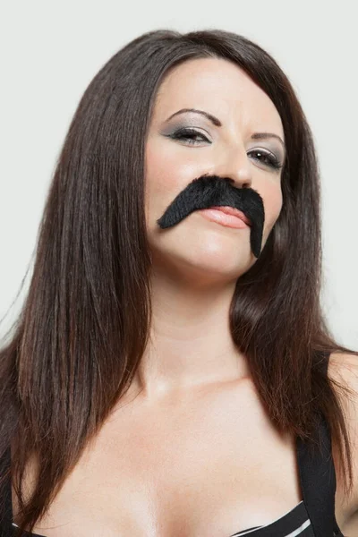 배경에 콧수염을 여성의 — 스톡 사진