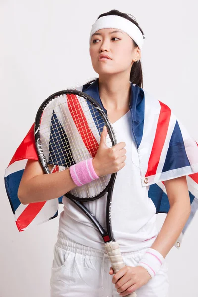 Jogadora Tênis Feminina Confiante Com Bandeira Britânica Contra Fundo Branco — Fotografia de Stock