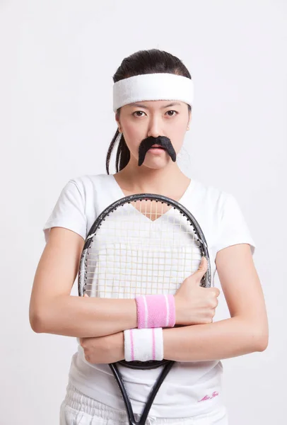 Retrato Tenista Feminina Vestindo Bigode Falso Contra Fundo Branco — Fotografia de Stock