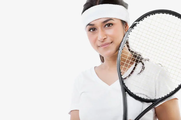 Porträt Einer Jungen Asiatin Mit Tennisschläger Vor Weißem Hintergrund — Stockfoto